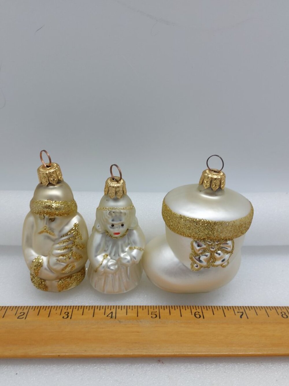 Vintage Hand Crafted Christmas Glass Ornament Off White & Gold Made In Ukraine - Picture 5 of 12